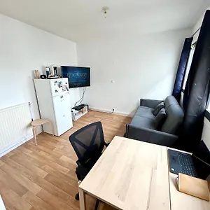 Appartement Petit Etudiant Sur La Canal De L'ourcq, Paris
